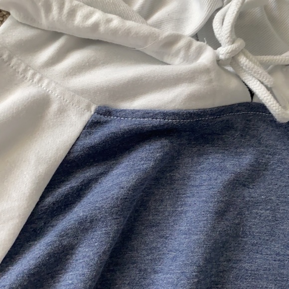 blue and white cropped sweatshirt - Picture 2 of 2